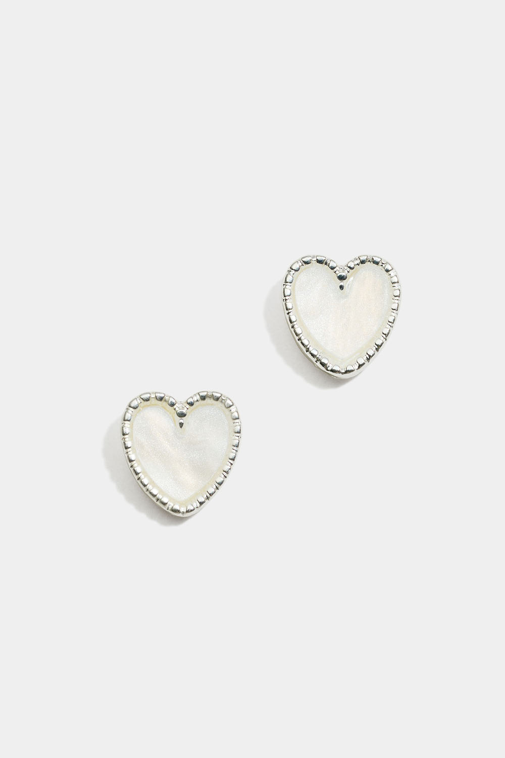 Nappikorvakorut, joissa kimalteleva sydän