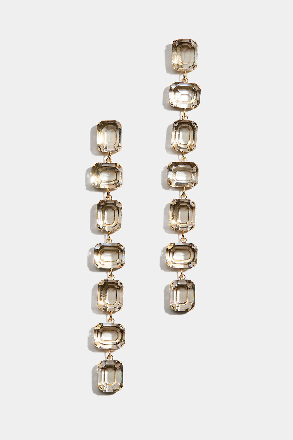 Korvakorut, joissa on suorakulmion muotoisia valkoisia kiviä