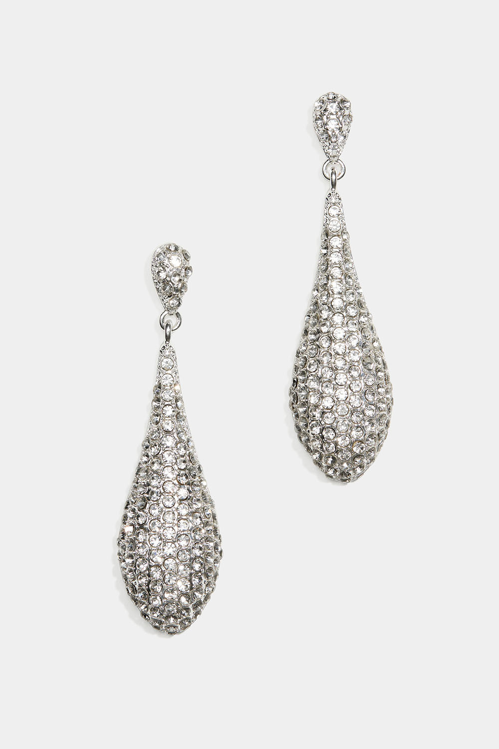 Pitkät pisaranmuotoiset korvakorut strasseilla