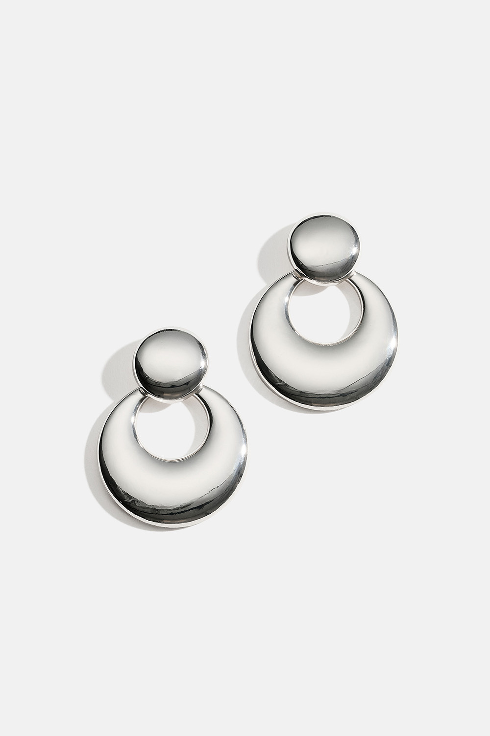 Korvakorut, joissa pyöreitä muotoja