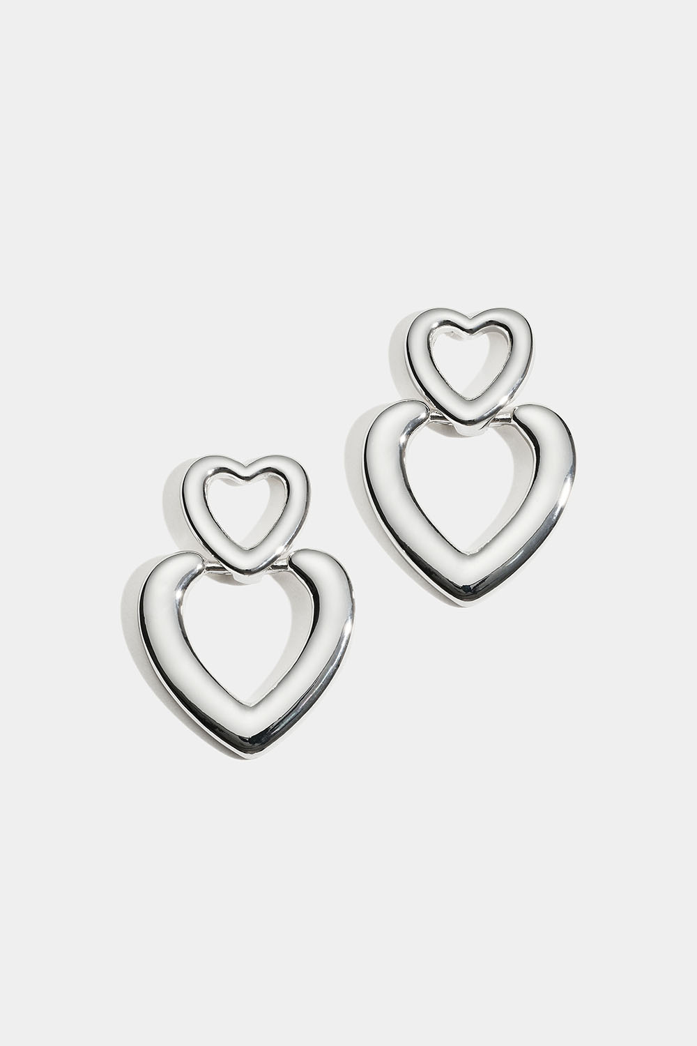 Korvakorut, joissa kaksi sydäntä