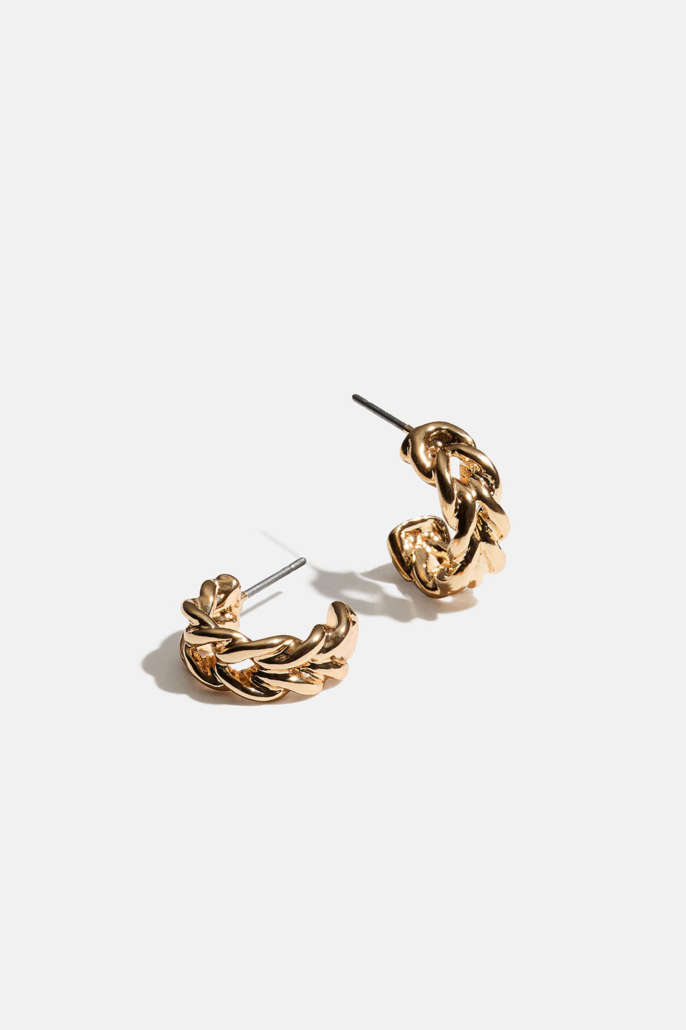 Kullanväriset korvarenkaat, joissa ketjumainen muotoilu