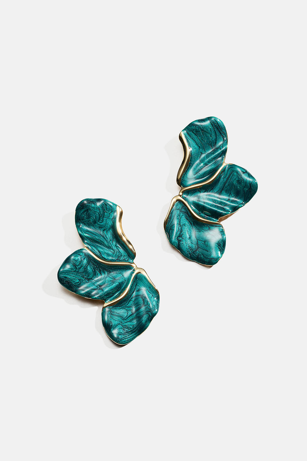 Siniset terälehtien muotoiset korvakorut