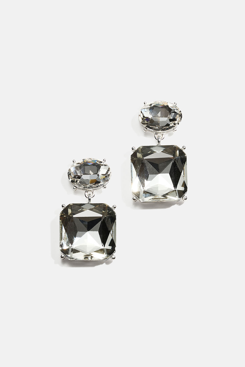 Korvakorut, joissa on soikeita ja neliönmuotoisia lasikiviä