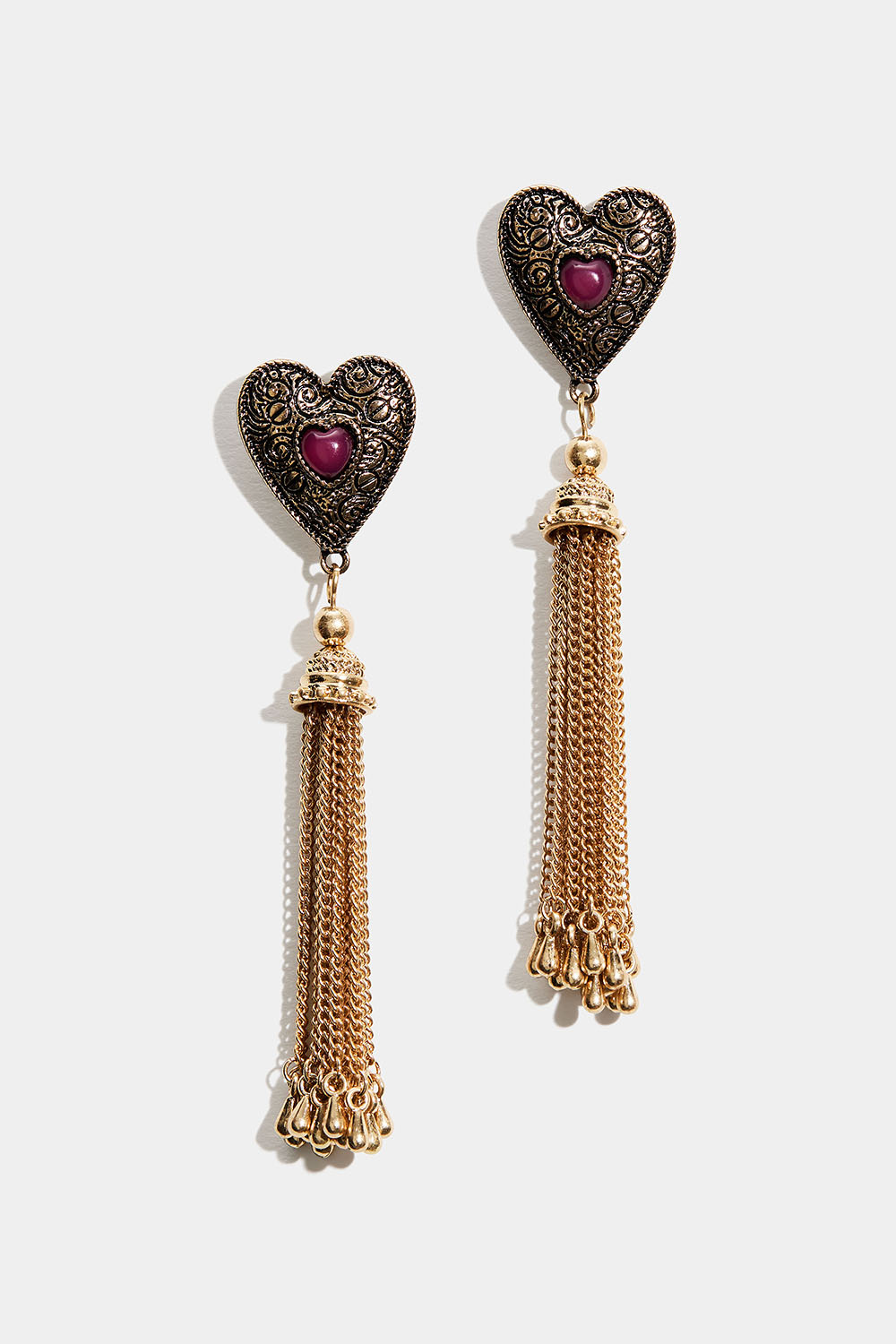 Korvakorut, joissa sydämiä ja ketjuriipuksia