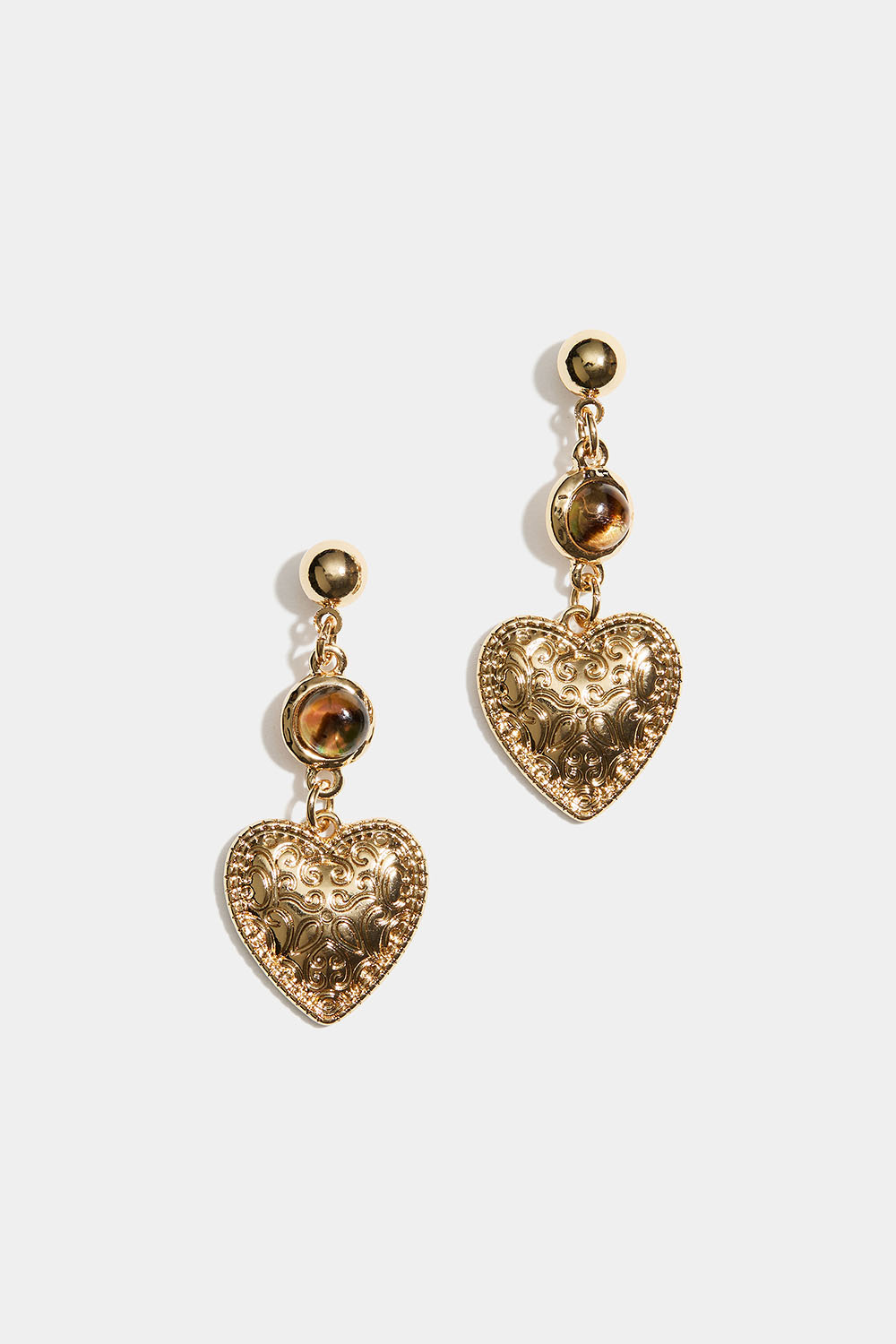 Korvakorut, joissa on kuvioituja sydämiä ja ruskeita helmiä