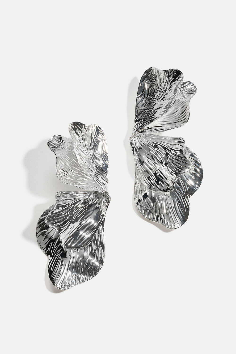 Terälehden muotoiset klipsikorvakorut