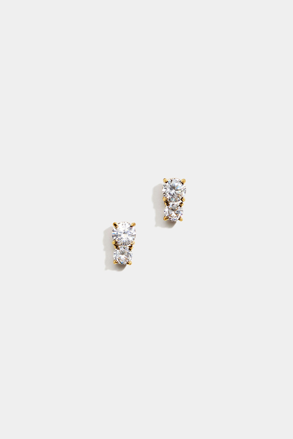 18 k kullalla päällystetyt teräksiset nappikorvakorut, joissa on kaksi Cubic Zirconia -kiveä