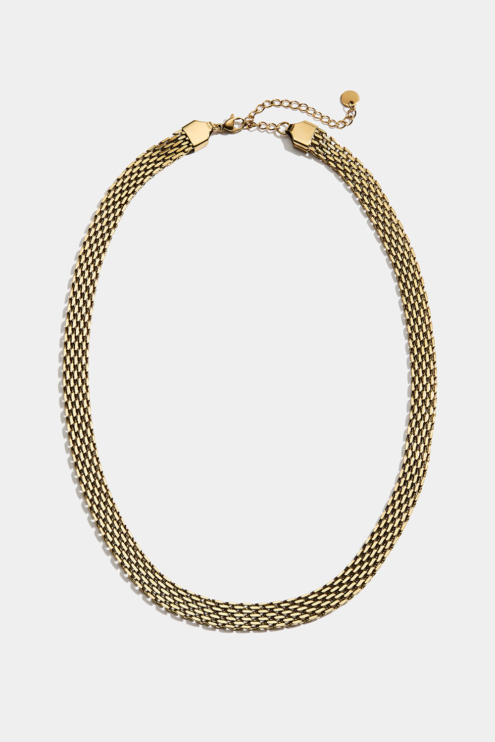 Litteä teräksinen kaulaketju, jossa 18 karaatin kultaus