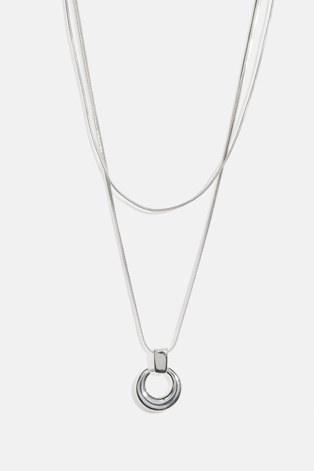 Kaksiosainen kaulakoru, jossa pyöreä riipus