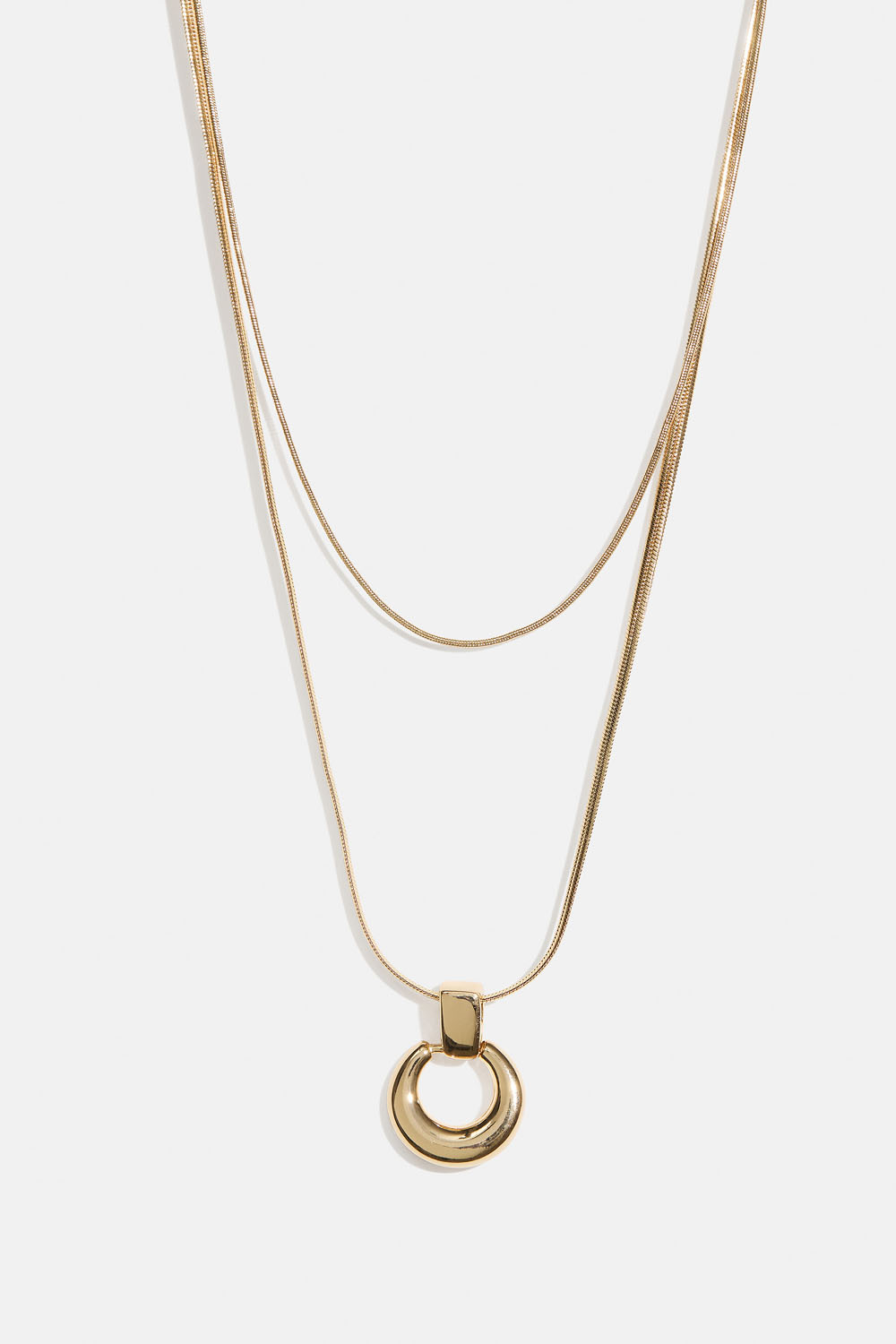 Kaksiosainen kullanvärinen kaulakoru, jossa pyöreä riipus