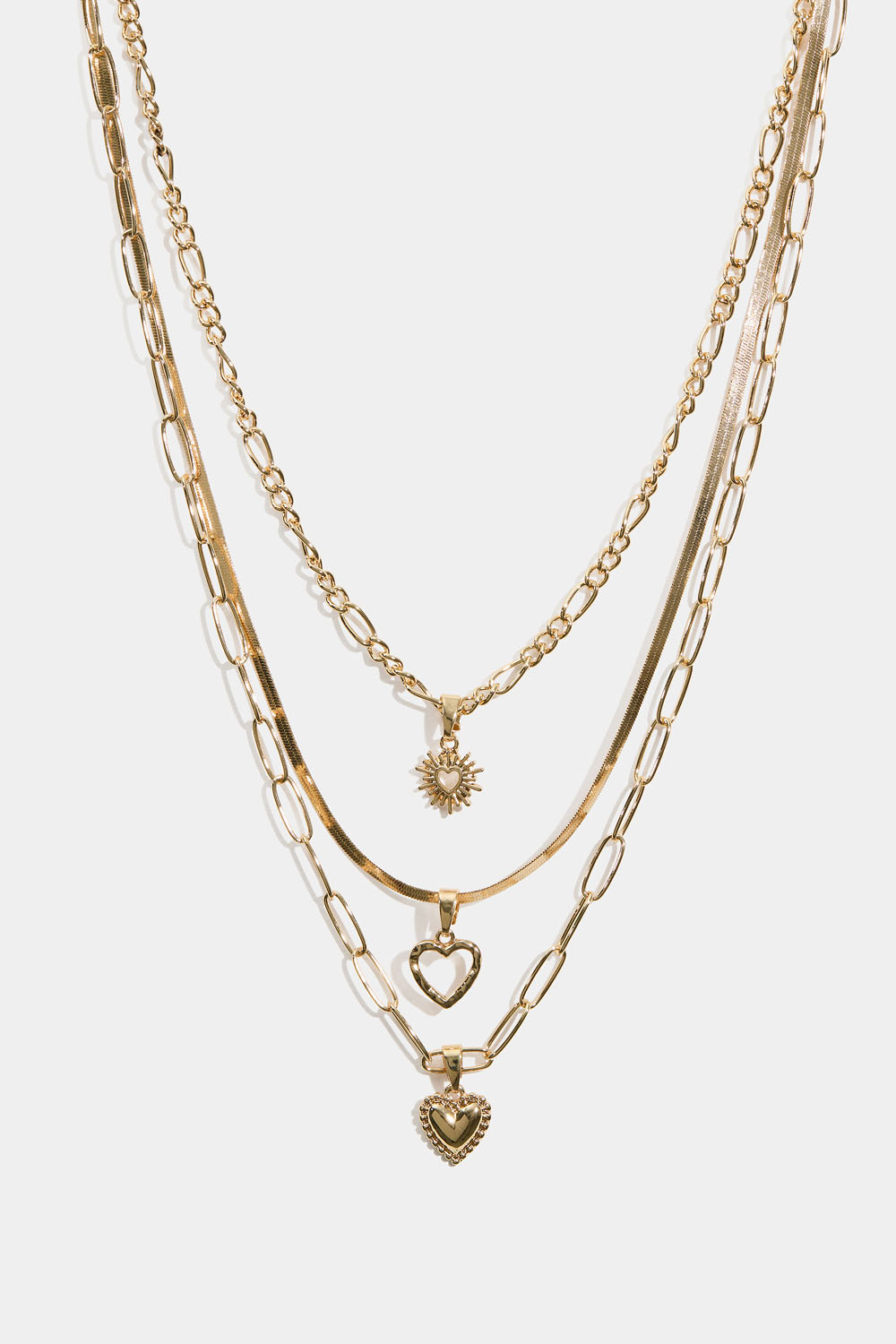 Kullanvärinen kolminkertainen kaulakoru riipuksilla