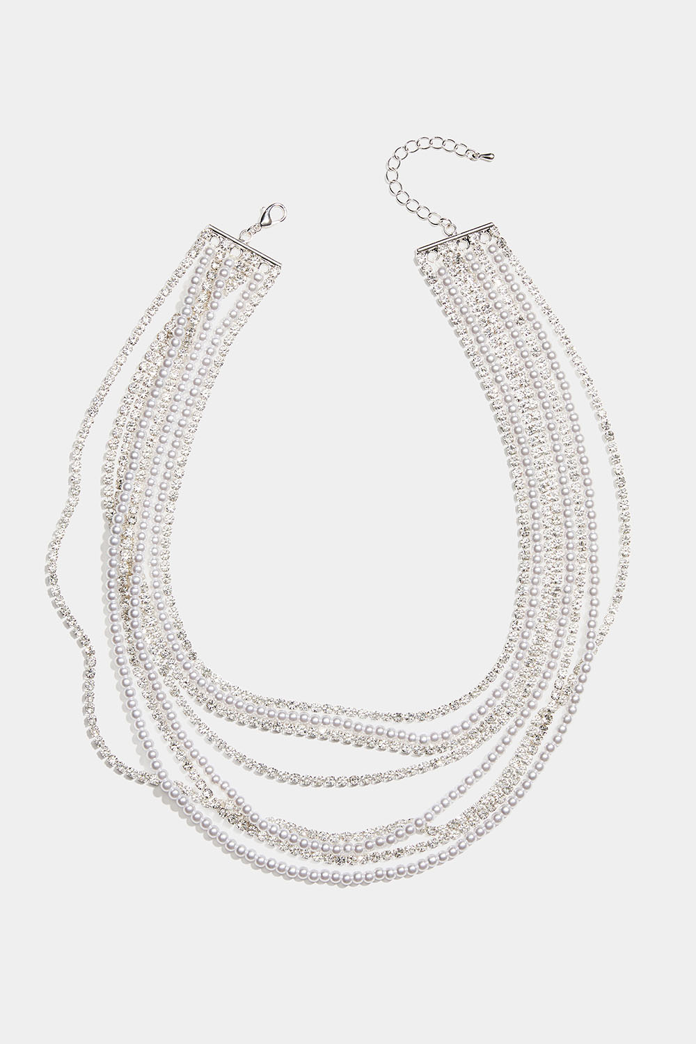 Kaulakoru, jossa on kahdeksan ketjua strasseja ja helmiä