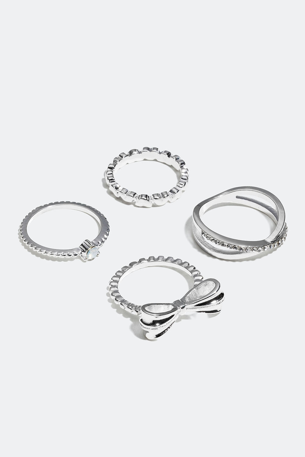 Sormukset, joissa rusetti, sydämiä ja lasikiviä, 4 kpl