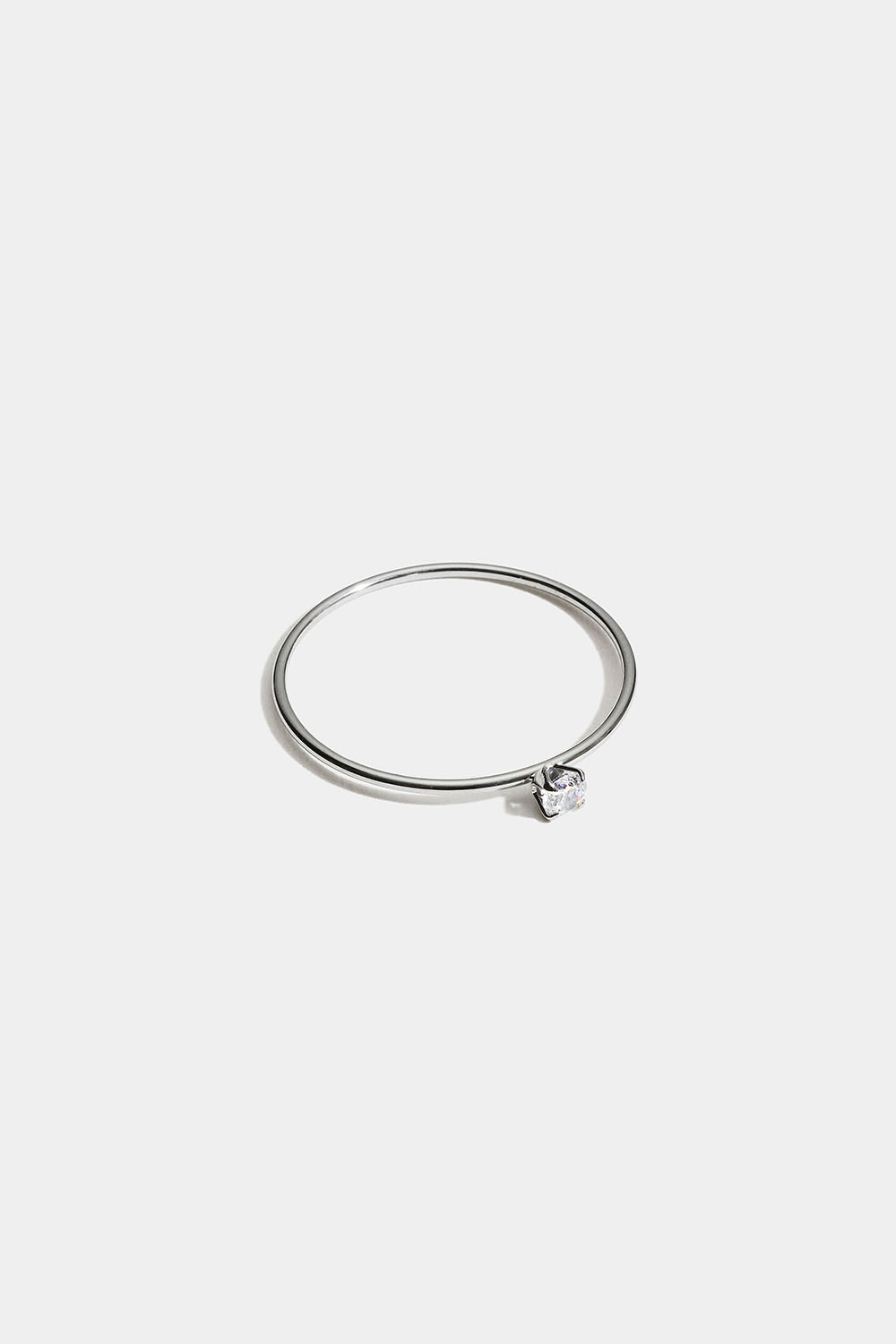 Kapea terässormus, jossa on Cubic Zirconia -kivi