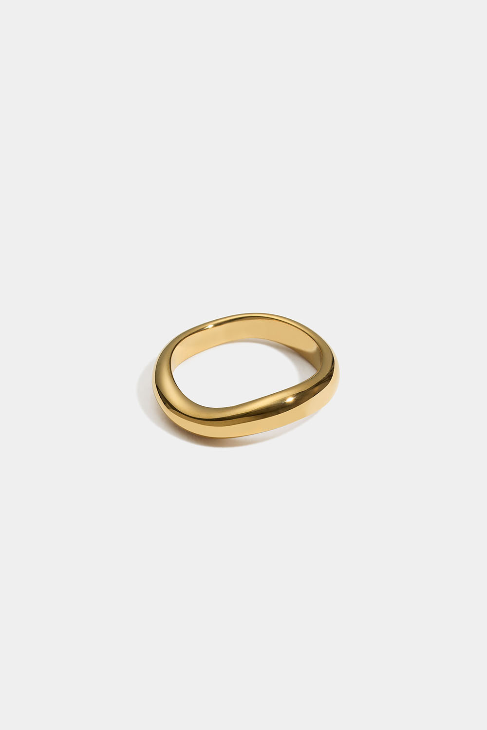 Aaltoileva sormus 18k kullatusta teräksestä