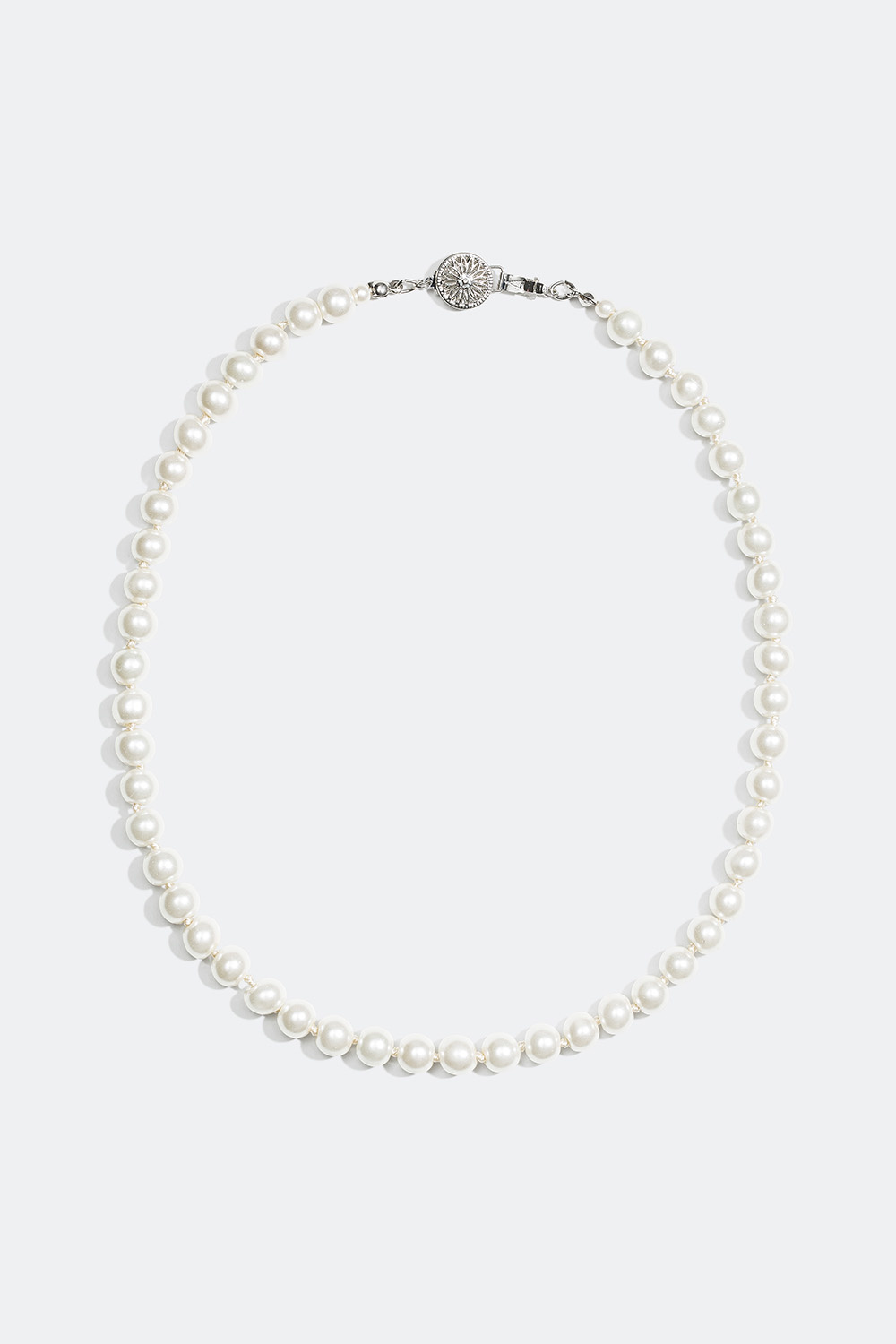 Klassinen kaulakoru muovihelmillä 42 cm