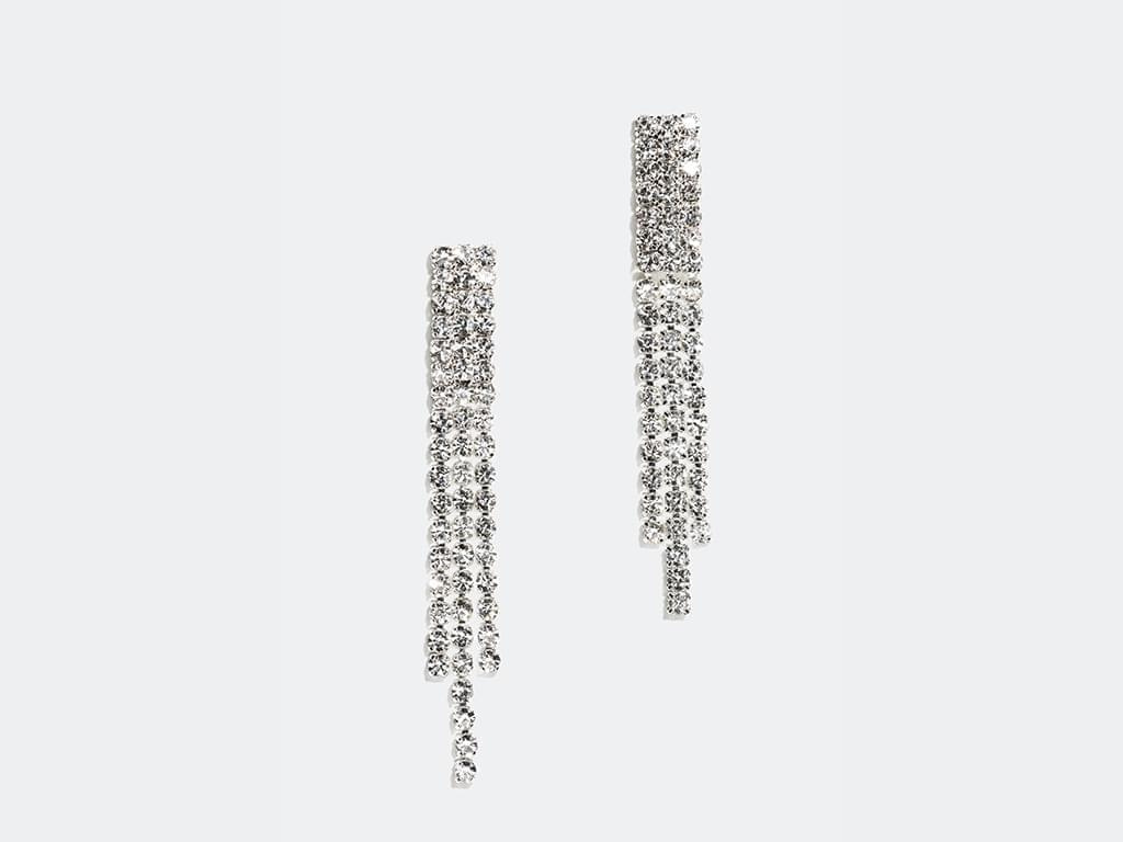 Korvakorut, kolmella strassinauhalla