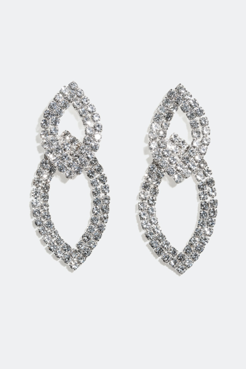 Strassikorvakorut kahdella koristeella