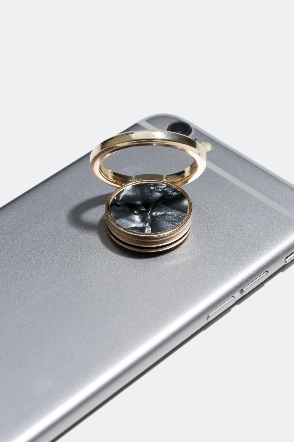 Marmoroitu puhelinsormus