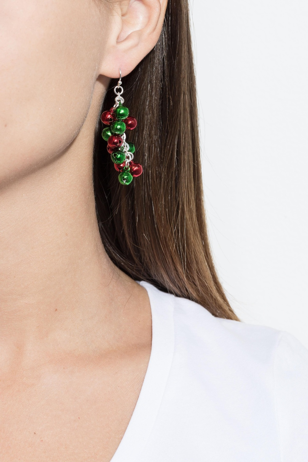 Korvakorut vihreillä ja punaisilla kulkusilla