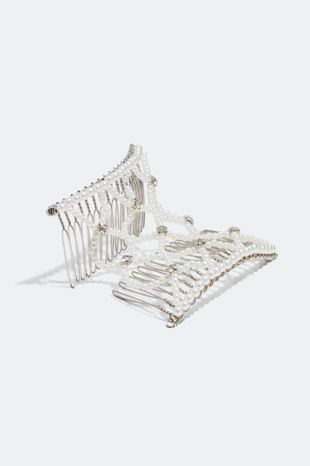 Koristekampa helmillä ja lasikivillä