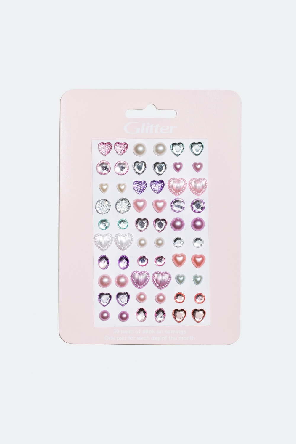 Tarrakorvakorut, joissa sydämiä ja helmiä