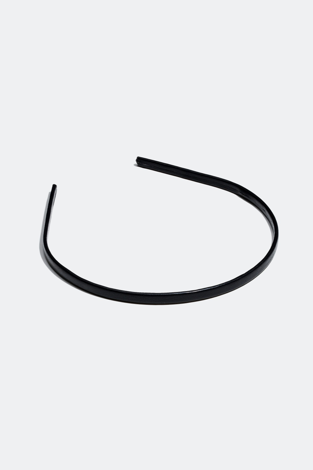 Kapea hiuspanta nahkajäljitelmää