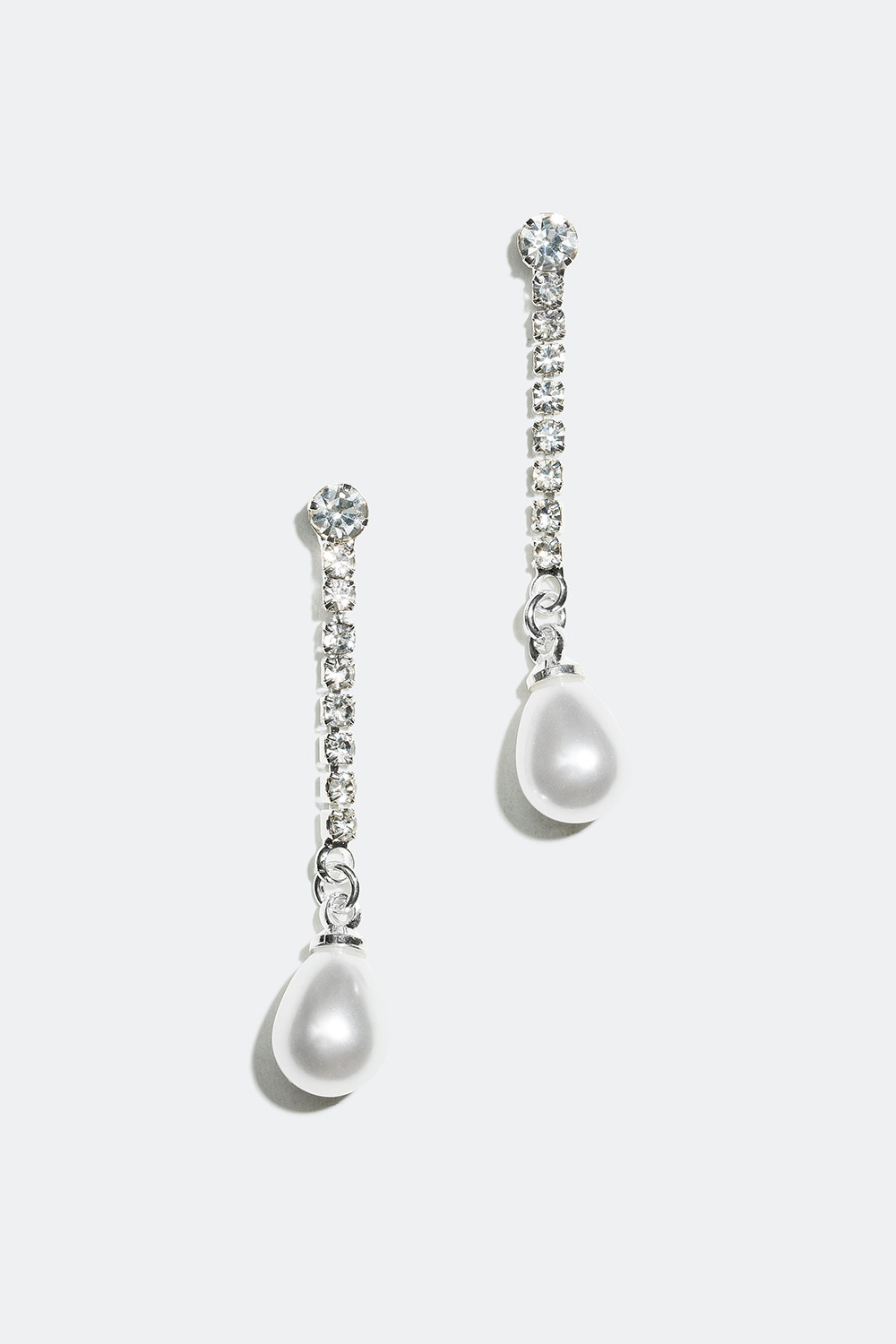 Korvakorut, strassilenkki ja helmi