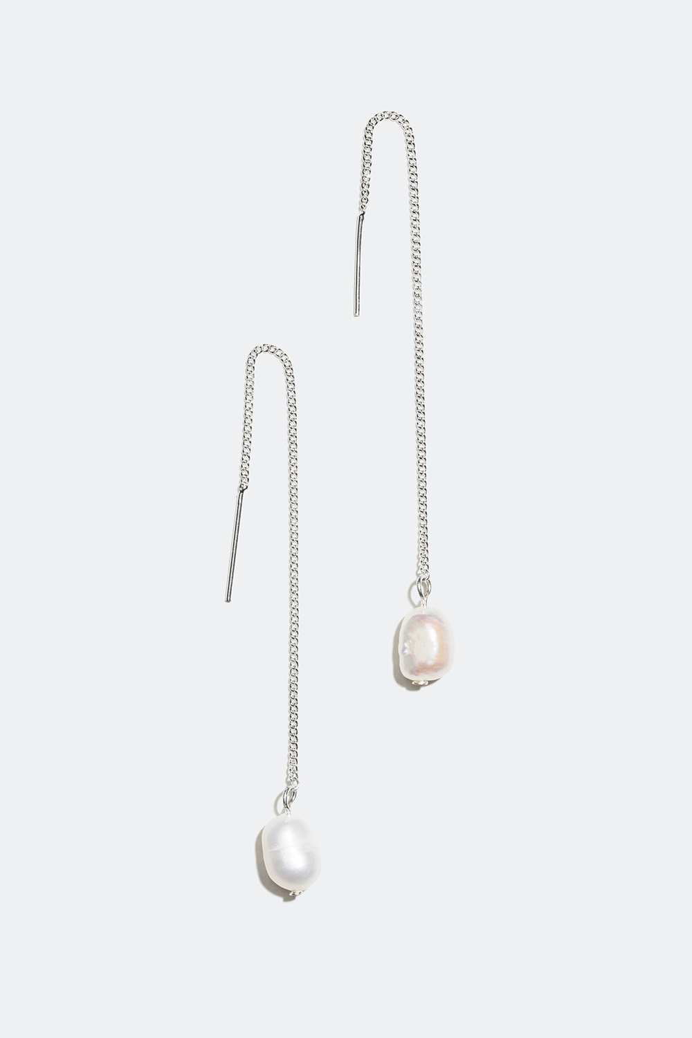 Ketjukorvakorut, joissa muovihelmi