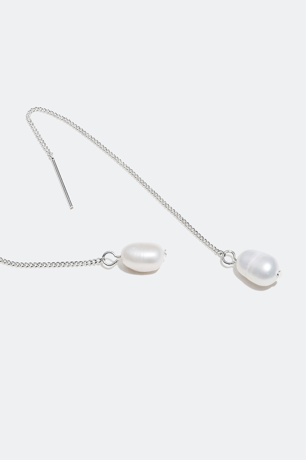 Ketjukorvakorut, joissa muovihelmi