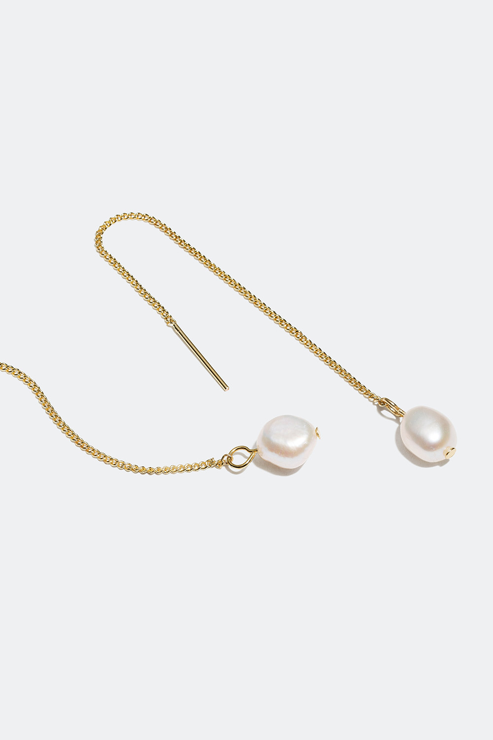 Ketjukorvakorut, joissa muovihelmi