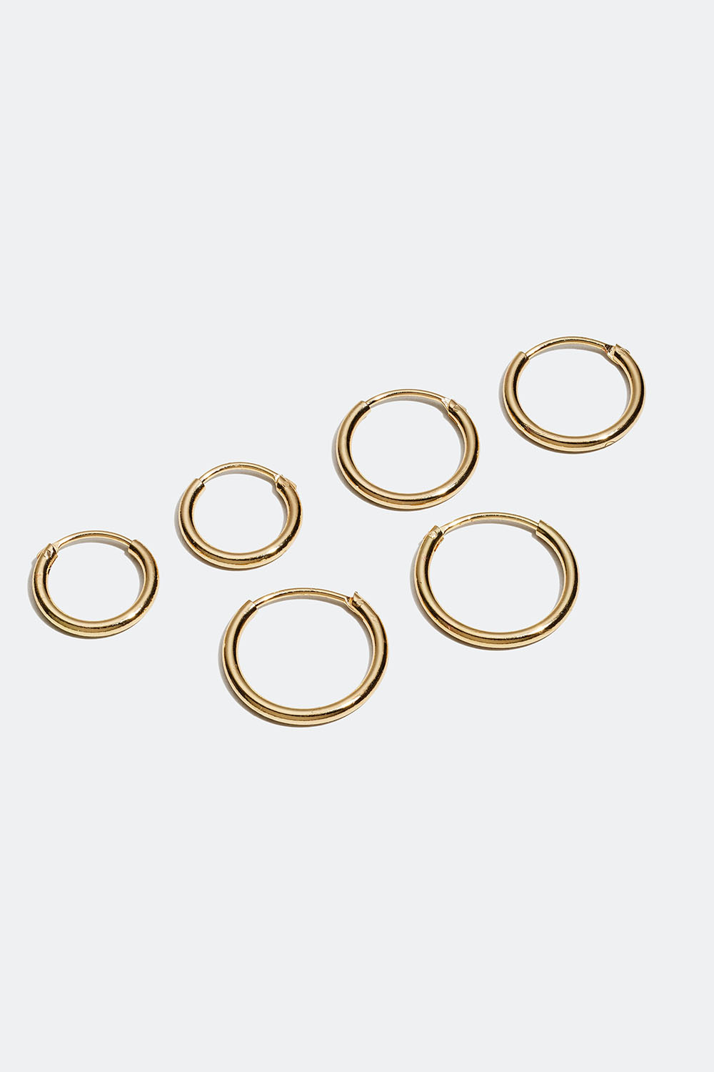 Erikokoiset pienet korvarenkaat, 3 kpl/pakk