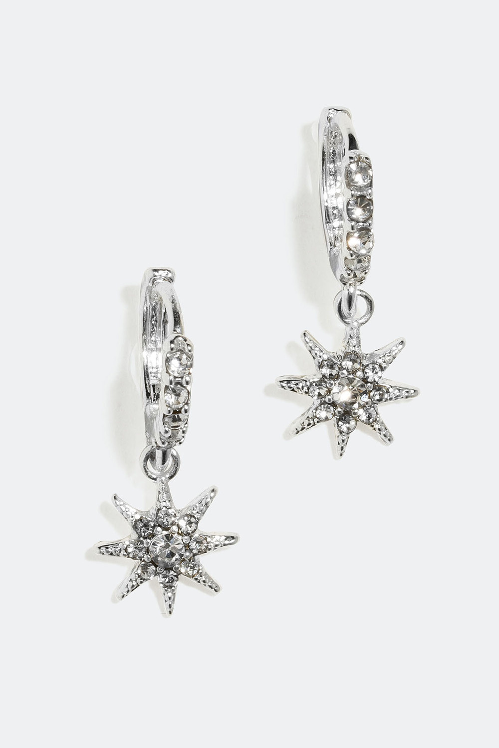 Korvarenkaat, joissa tähden muotoiset riipukset ja lasikiviä