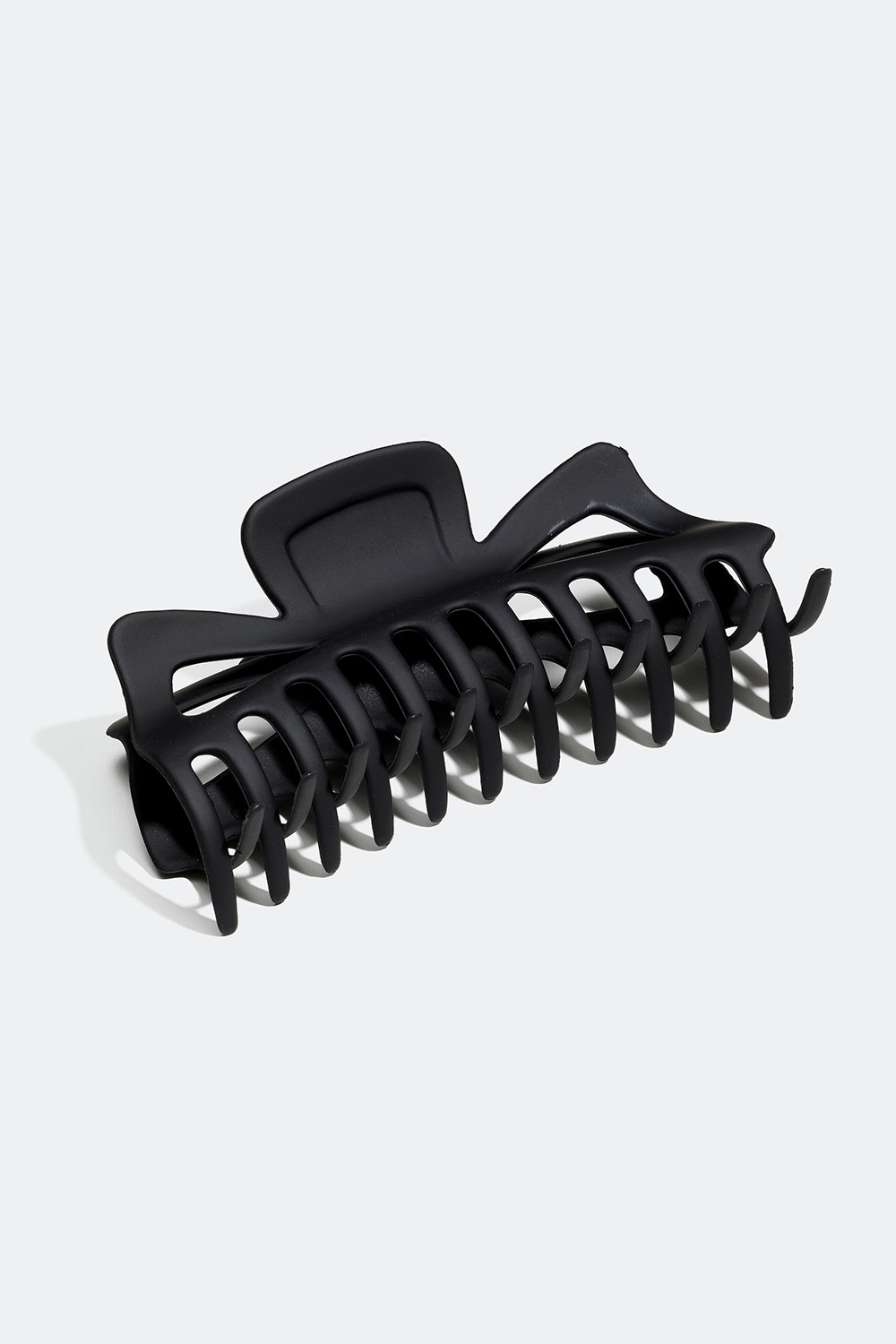 Suuri musta klassinen hiusklipsi