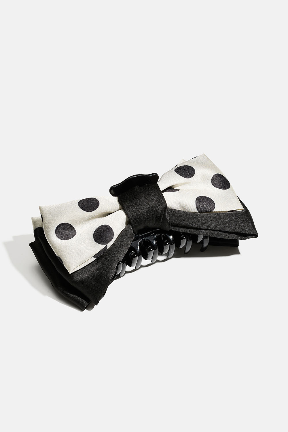 Hiussolki, jossa pilkullinen musta kangasrusetti keinosilkistä