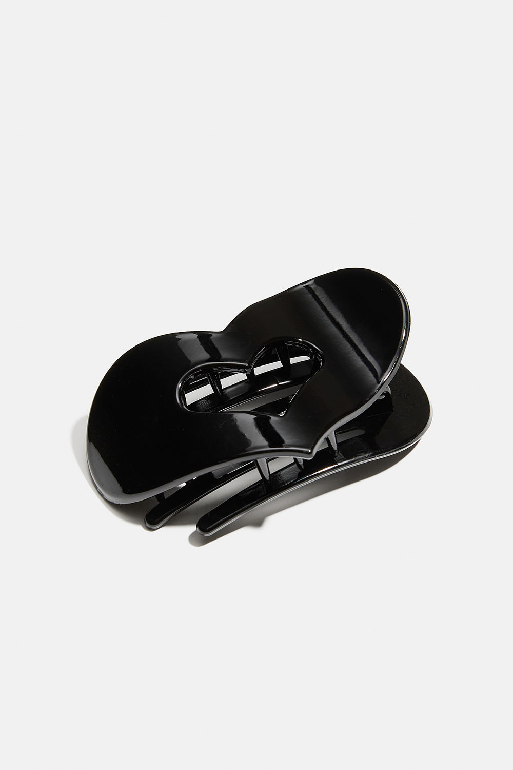 Musta sydämen muotoinen ja litteä hiusklipsi