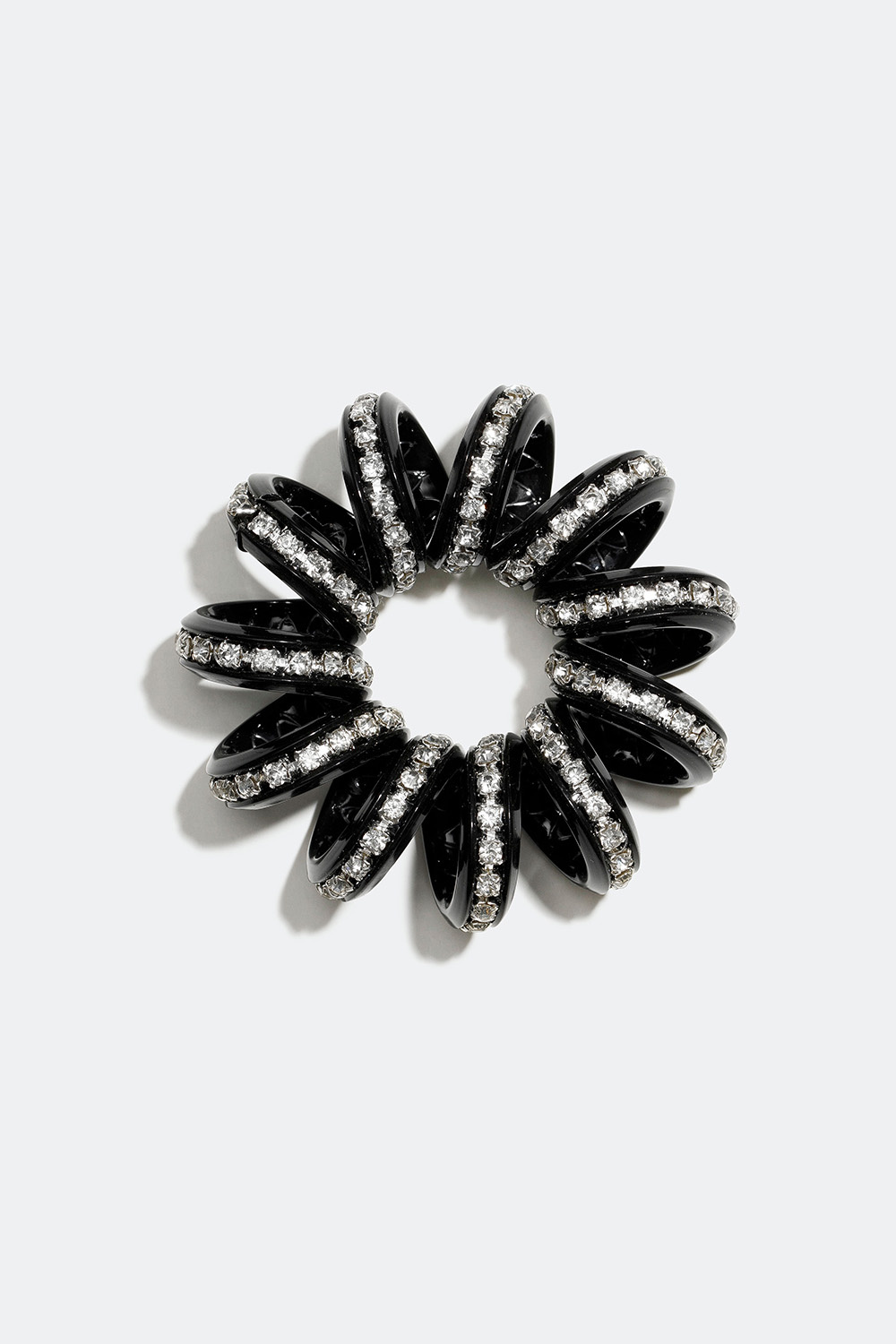 Musta spiraalinmuotoinen hiuslenkki, jossa on lasikiviä