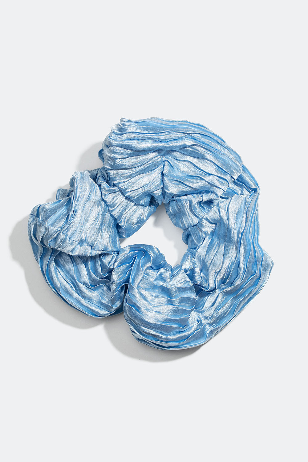 Suuri sininen hiusdonitsi pliseeratusta kankaasta