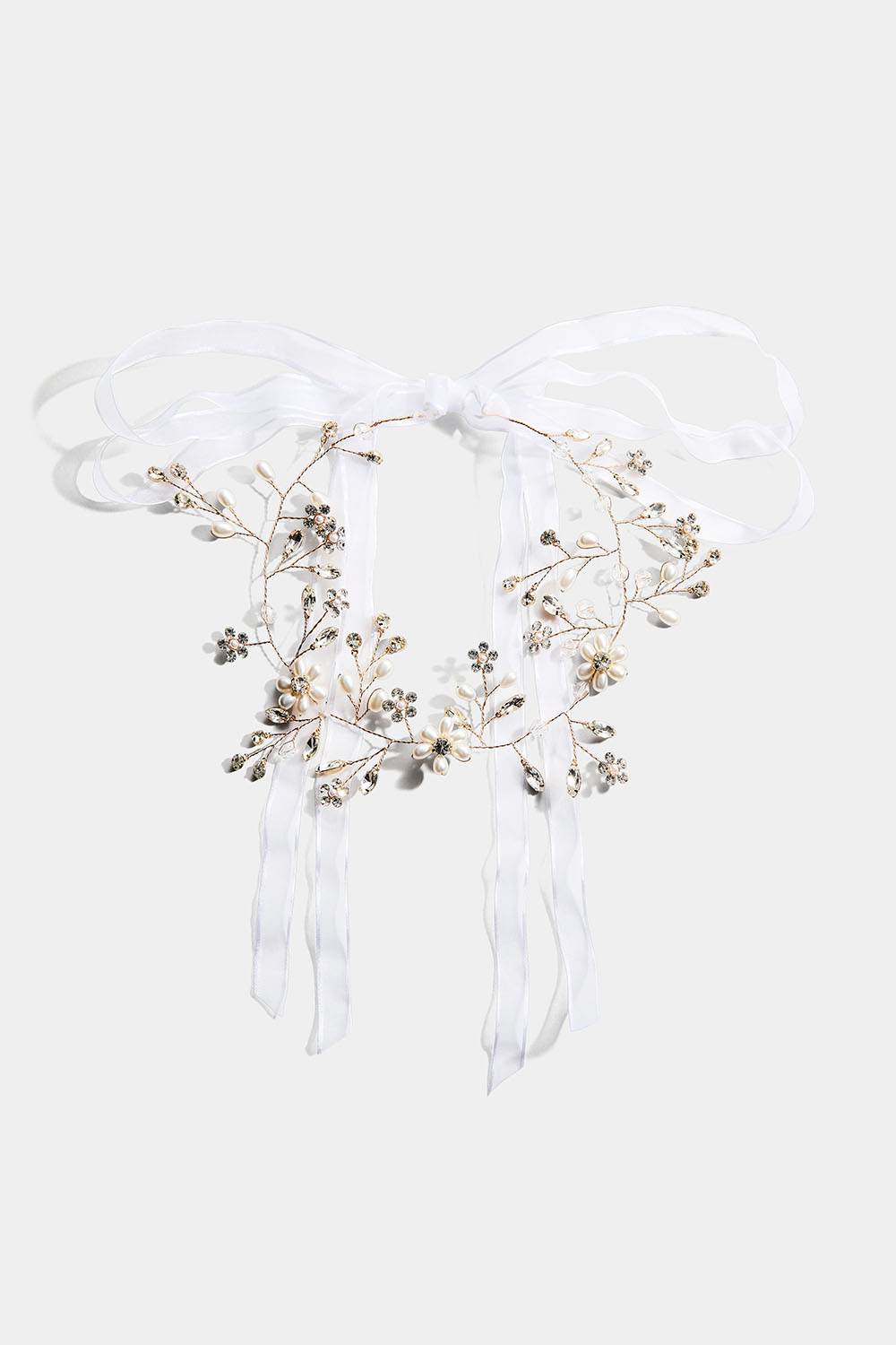 Hiuskoriste, jossa kukkia ja helmiä