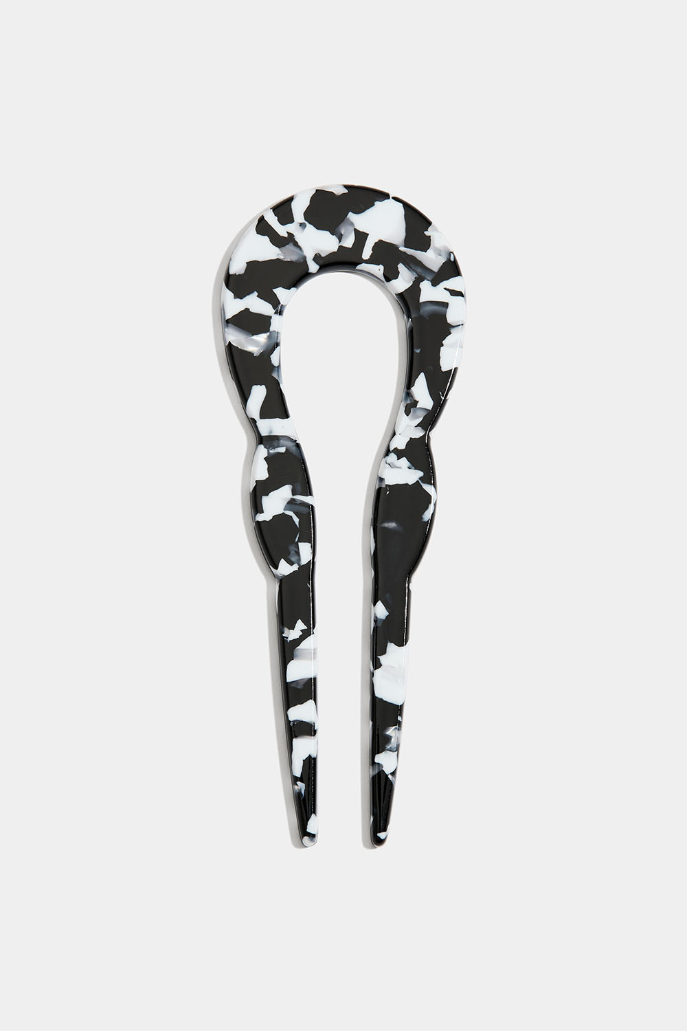 U-muotoinen ranskalainen hiusneula, mustavalkoinen