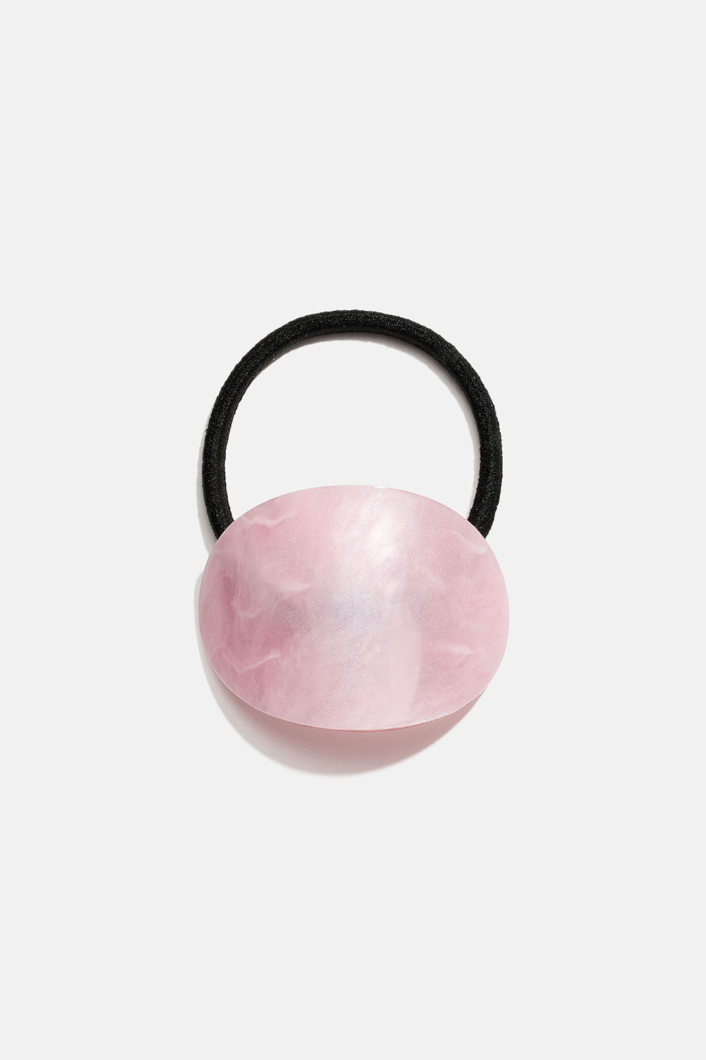 Hiuslenkki, jossa harmaanvaaleanpunainen soikea yksityiskohta