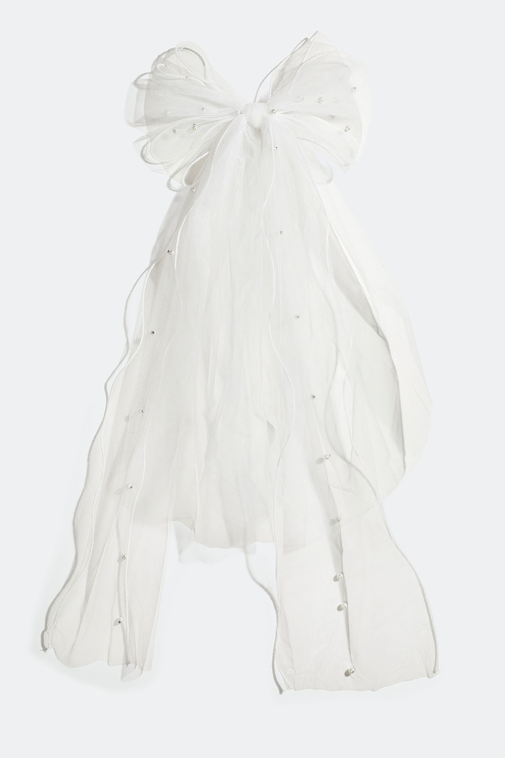 Hiussolki, jossa valkoisesta organzasta valmistettu ja helmillä koristeltu rusetti