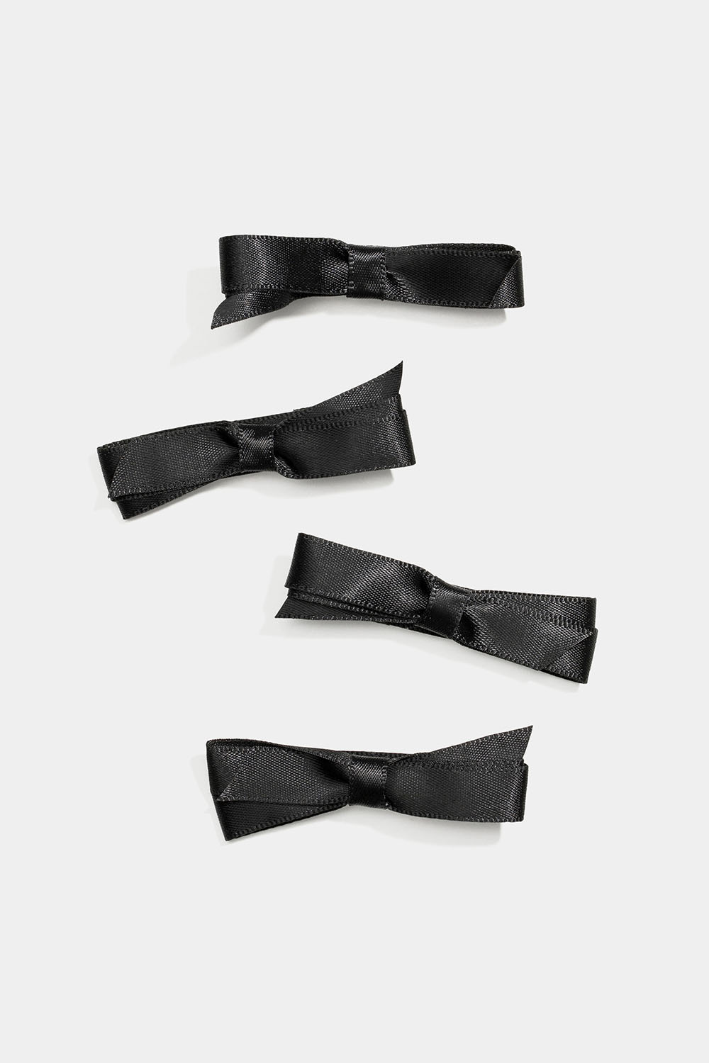 Hiusklipsit pienillä mustilla ruseteilla, 4 kpl