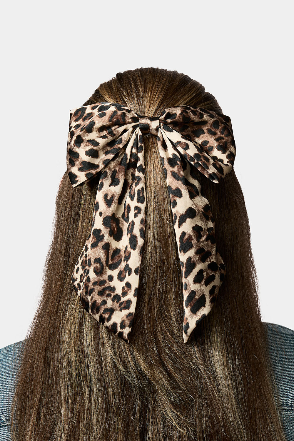 Hiussolki, jossa suuri leopardikuvioinen rusetti