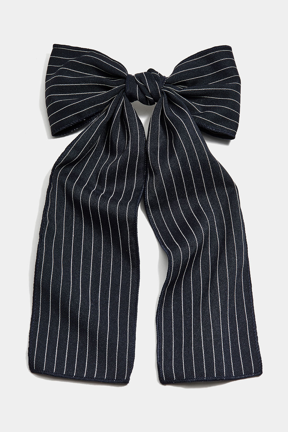 Hiussolki, jossa liituraitainen rusetti