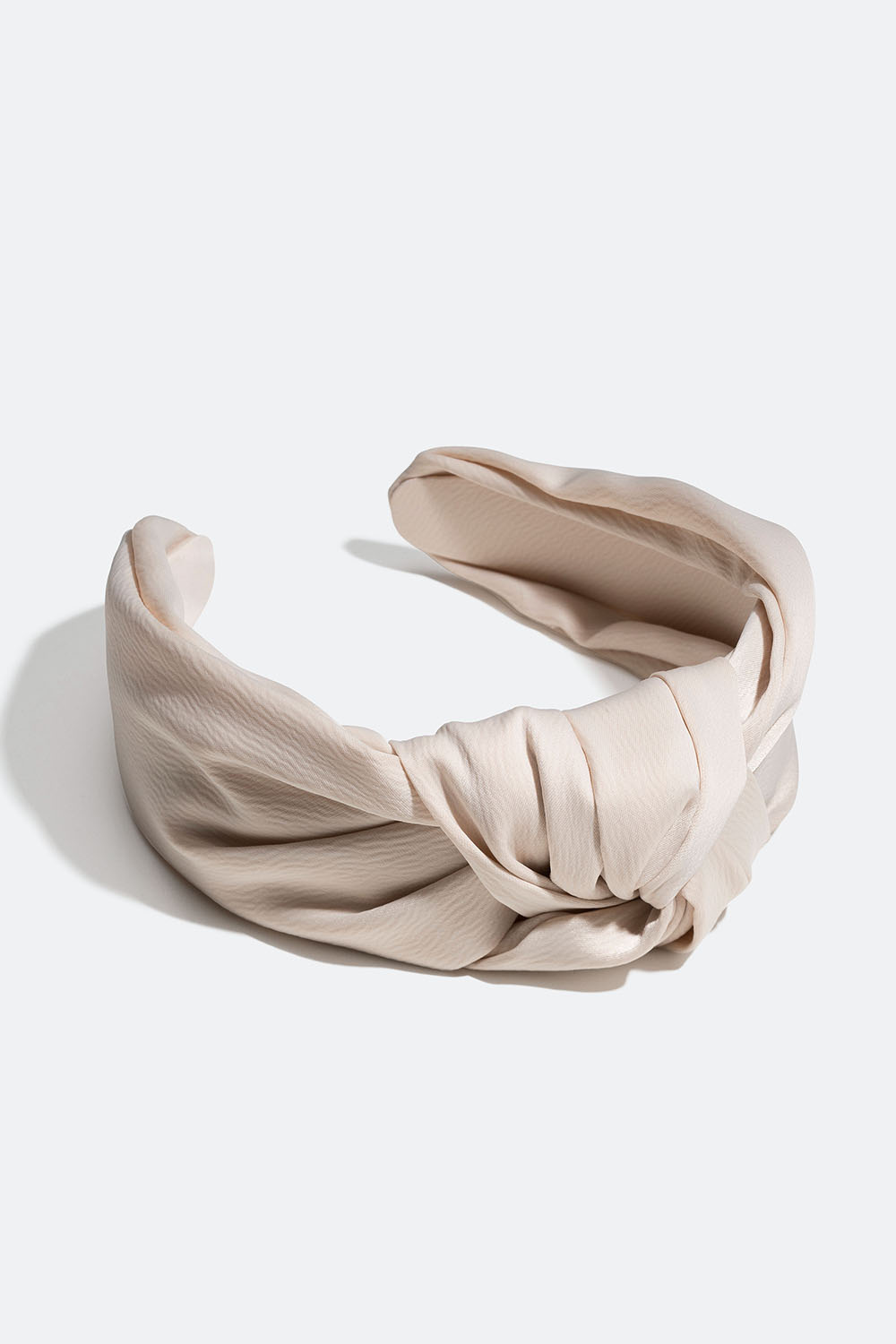 Beige hiuspanta suurella solmulla