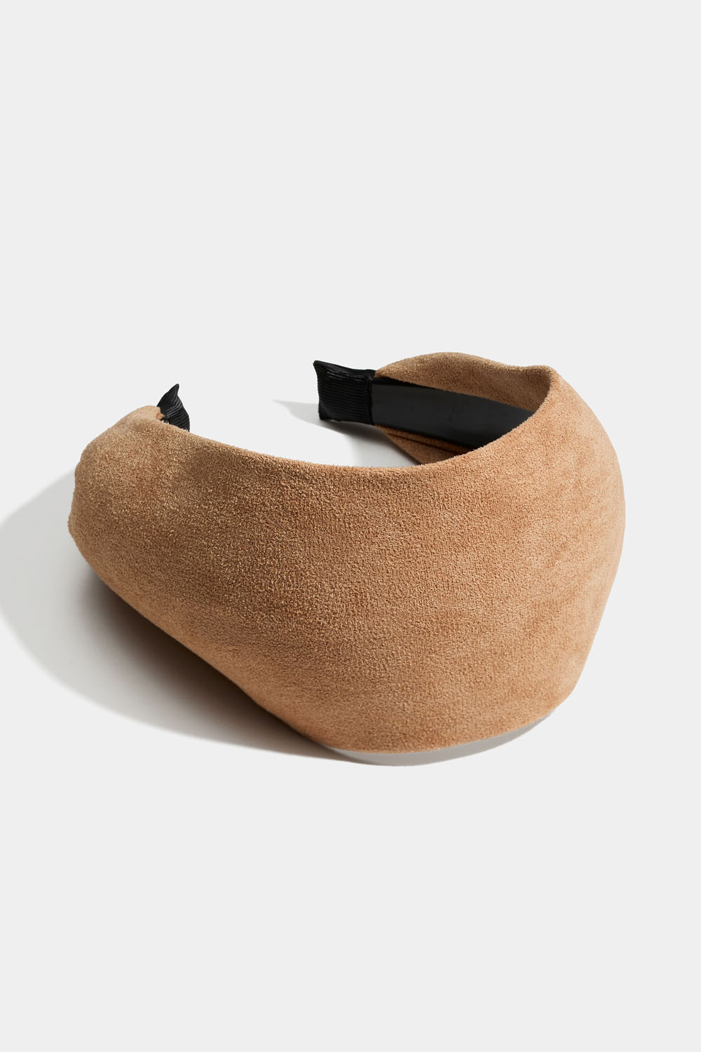 Leveä mokkajäljitelmästä valmistettu panta, vaaleanruskea