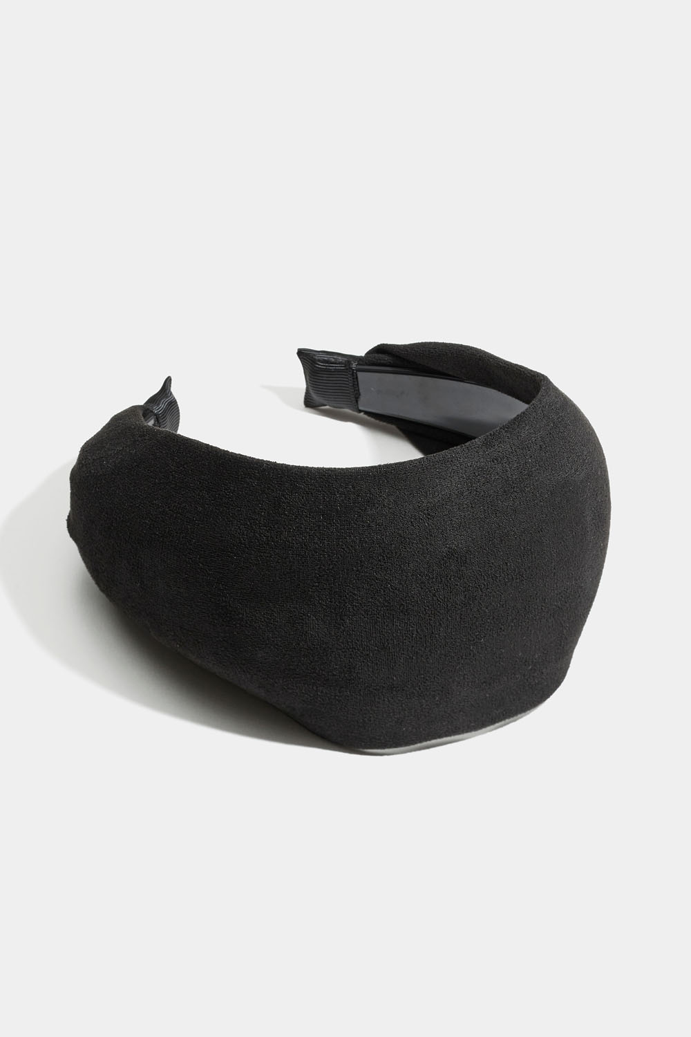 Leveä mokkajäljitelmästä valmistettu panta, musta