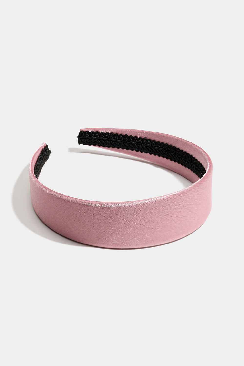 Vaaleanpunainen panta kiiltävästä kankaasta